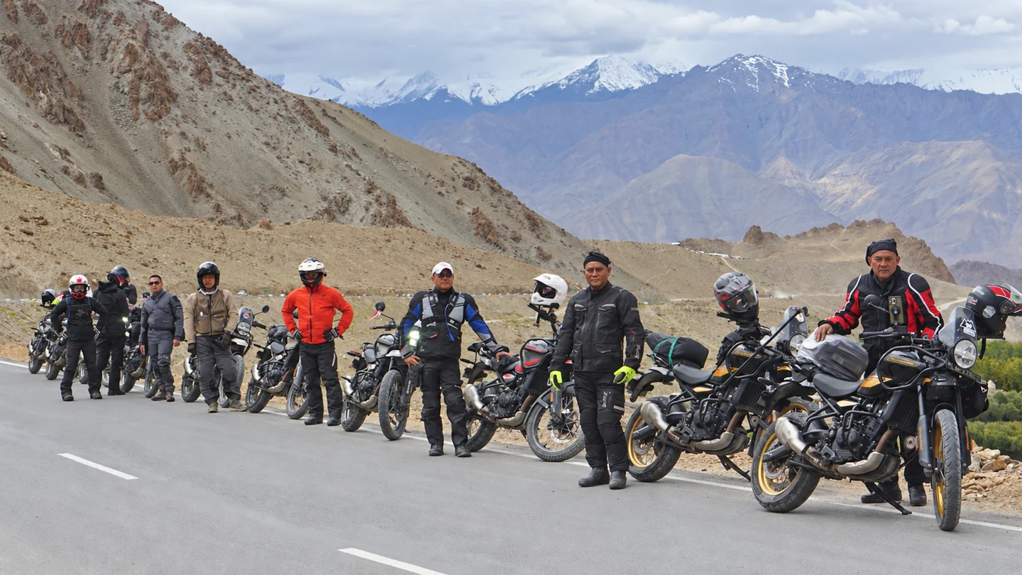 Rombongan dengan motor dalam dokumentasi IndoRide.